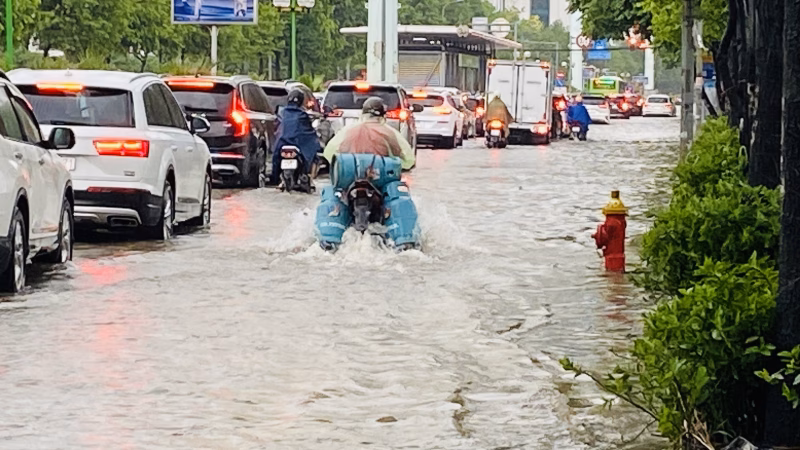Cảnh báo dông sét, mưa đá ở Hà Nội chiều nay Cảnh báo dông sét, mưa đá ở Hà Nội chiều nay