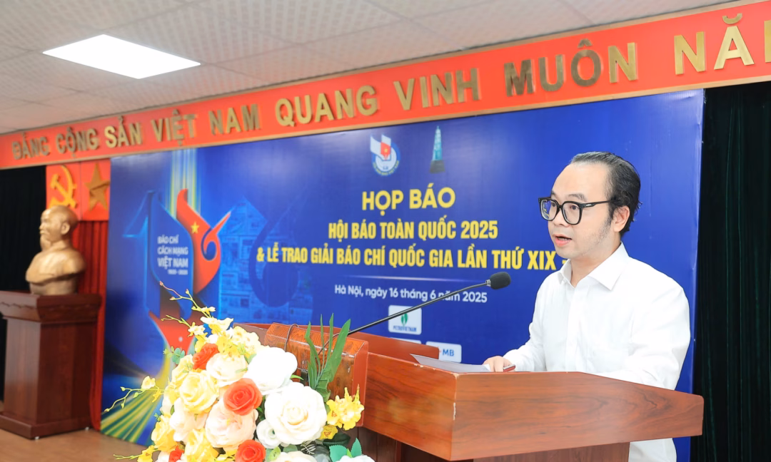 Ông Trần Thái Sơn báo cáo kết quả Ông Trần Thái Sơn, Trưởng Ban Nghiệp vụ và Truyền thông Hội Nhà báo Việt Nam, Trưởng ban Thư ký tổng hợp Giải báo chí Quốc gia lần thứ XIX - 2024 báo cáo kết quả tại họp báo.