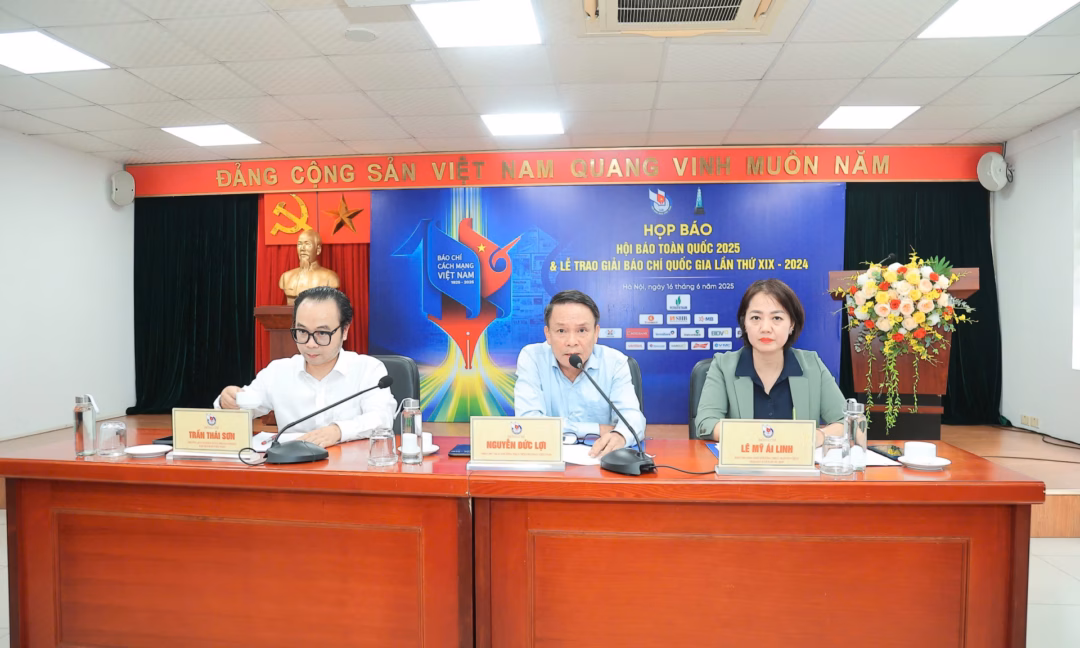 Các đồng chí chủ trì buổi họp báo Các đồng chí chủ trì buổi họp báo về Hội báo toàn quốc 2025 và Lễ trao giải báo chí Quốc gia lần thứ XIX - 2024.