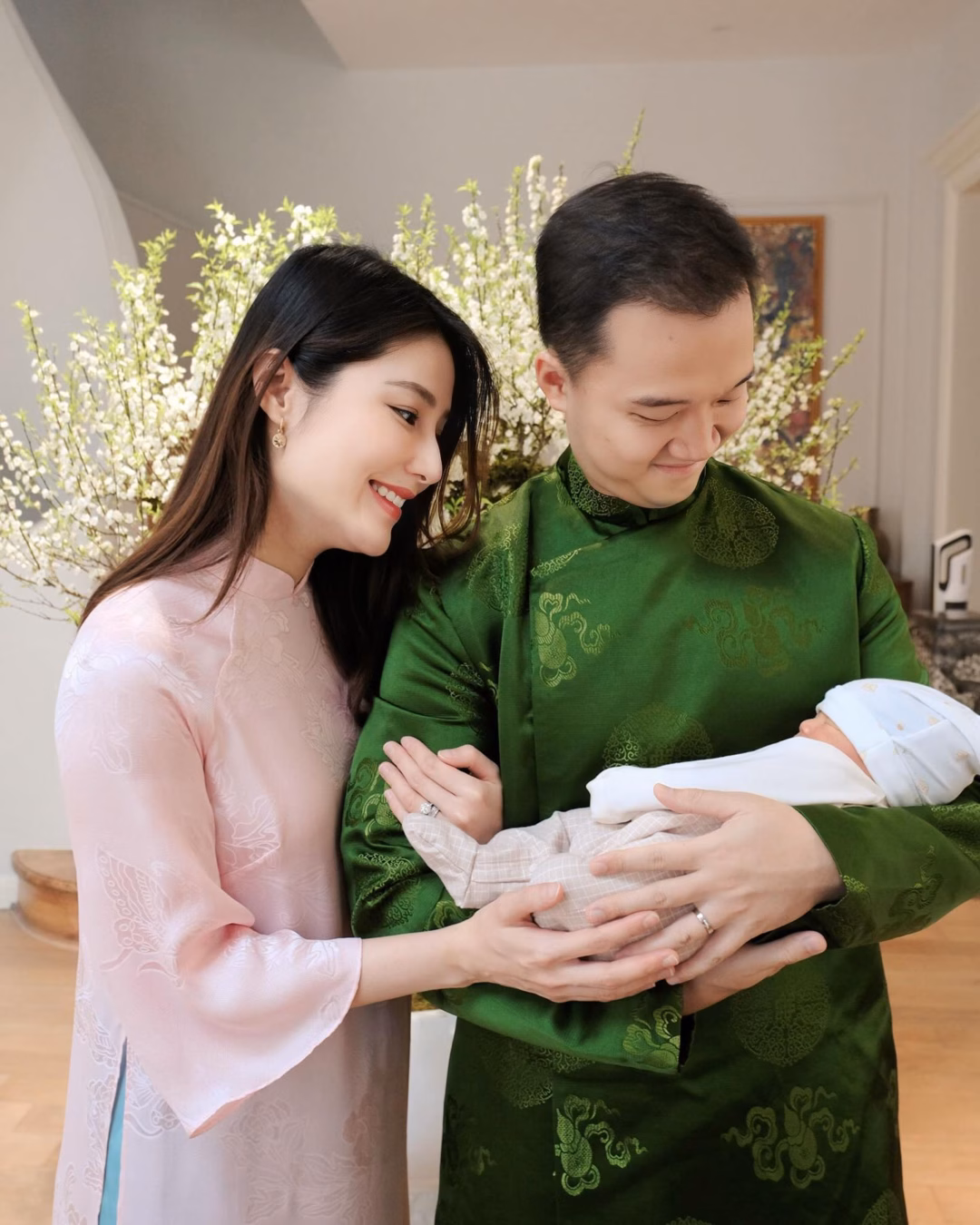 Vợ chồng Diễm My đón em bé vào dịp Tết 2025, cả hai hạnh phúc khi lần đầu lên thiêng chức mới