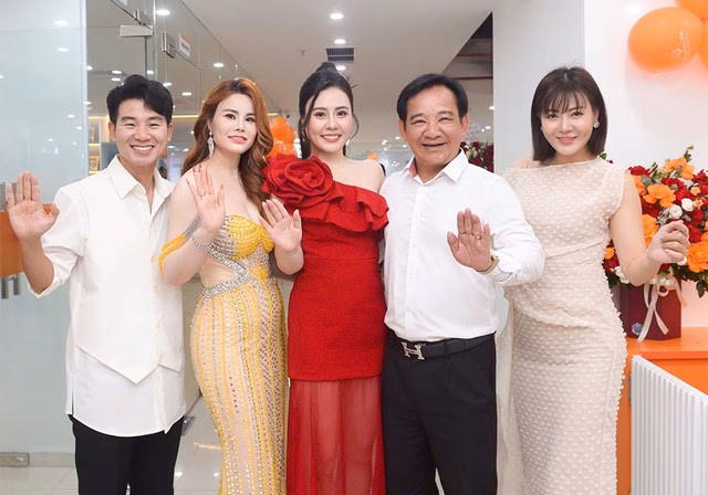 Hành trình vượt khó của Phan Kim Oanh: Từ cô gái nghèo đến nữ giám đốc thành công Hoa hậu Phan Kim Oanh và NSƯT Quang Tèo, diễn viên Thanh Hương, ca sĩ Việt Tú.