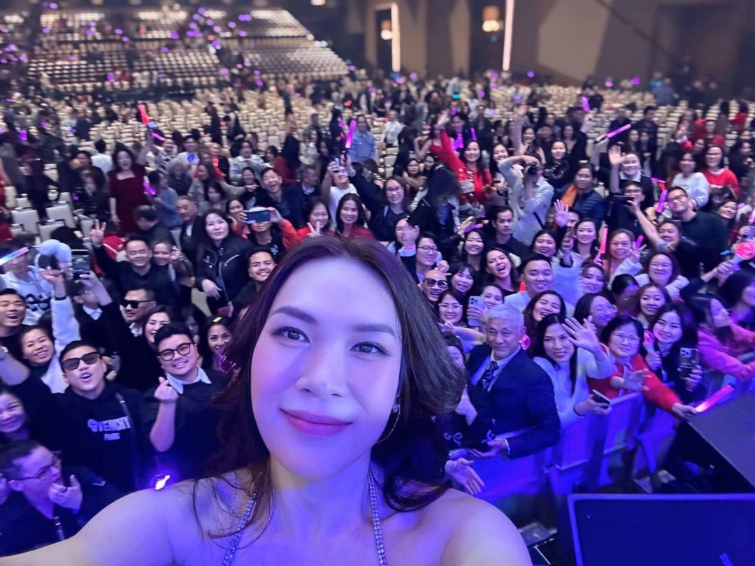 Mỹ Tâm – 20 Năm Vững Vàng Trong Sân Sân Khí Showbiz Việt Mỹ Tâm mang liveshow sang Mỹ và vẫn gây sốt khi thu hút hàng nghìn khán giả