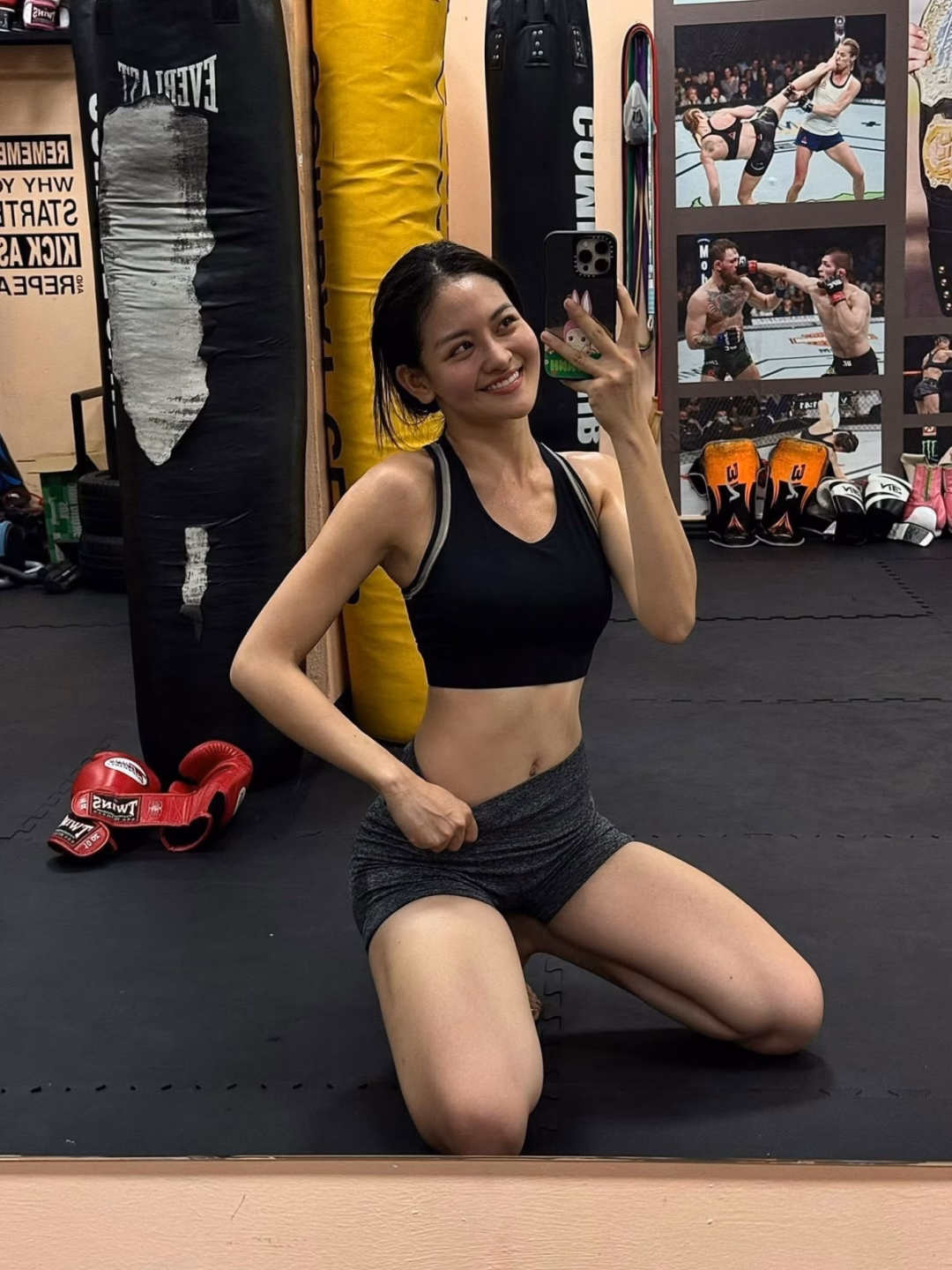 Diễn viên Thuỳ Anh khoe múi bụng và cơ thể săn chắc nhờ chăm chỉ tập luyện.