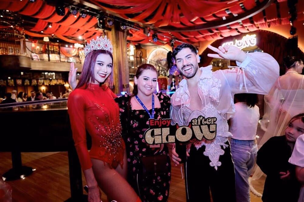 Du khách xem show sẽ được thưởng thức bữa ăn đậm chất Hoàng gia. Ảnh: Thanh Sơn