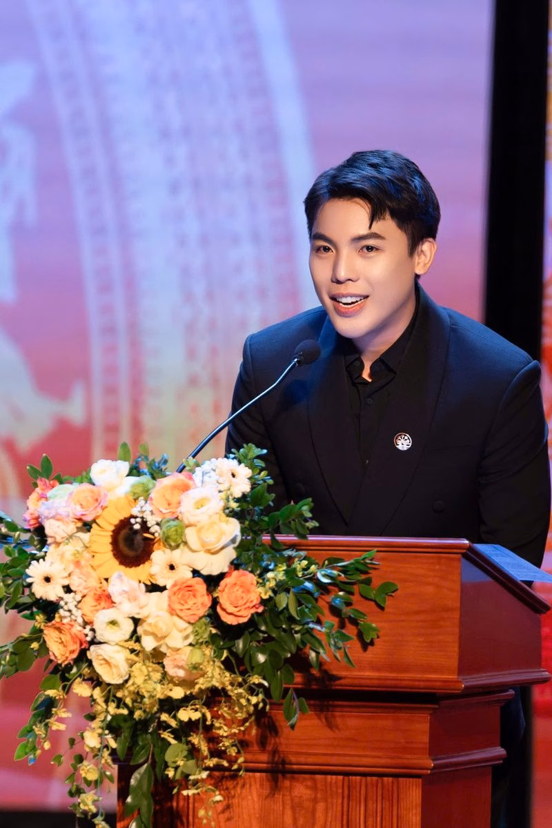 pham-duy-khanh-dam-nhan-vai-tro-chu-nhiem-cau-lac-bo-nghe-si-cua-hai-phong (3)