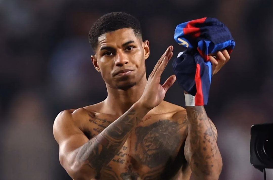 Tiền vệ trẻ Manchester United gây bão vì bình luận về tương lai Rashford Rashford sắp chạm trán Lingard