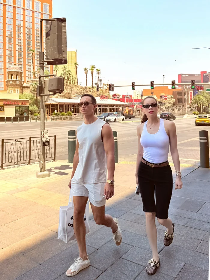 Hồ Ngọc Hà diện phong cách street style triệu đô tại Mỹ, khoe vẻ đẹp tinh tế và đẳng cấp Vợ chồng Hồ Ngọc Hà ưu ái trang phục năng động khi xuống phố.