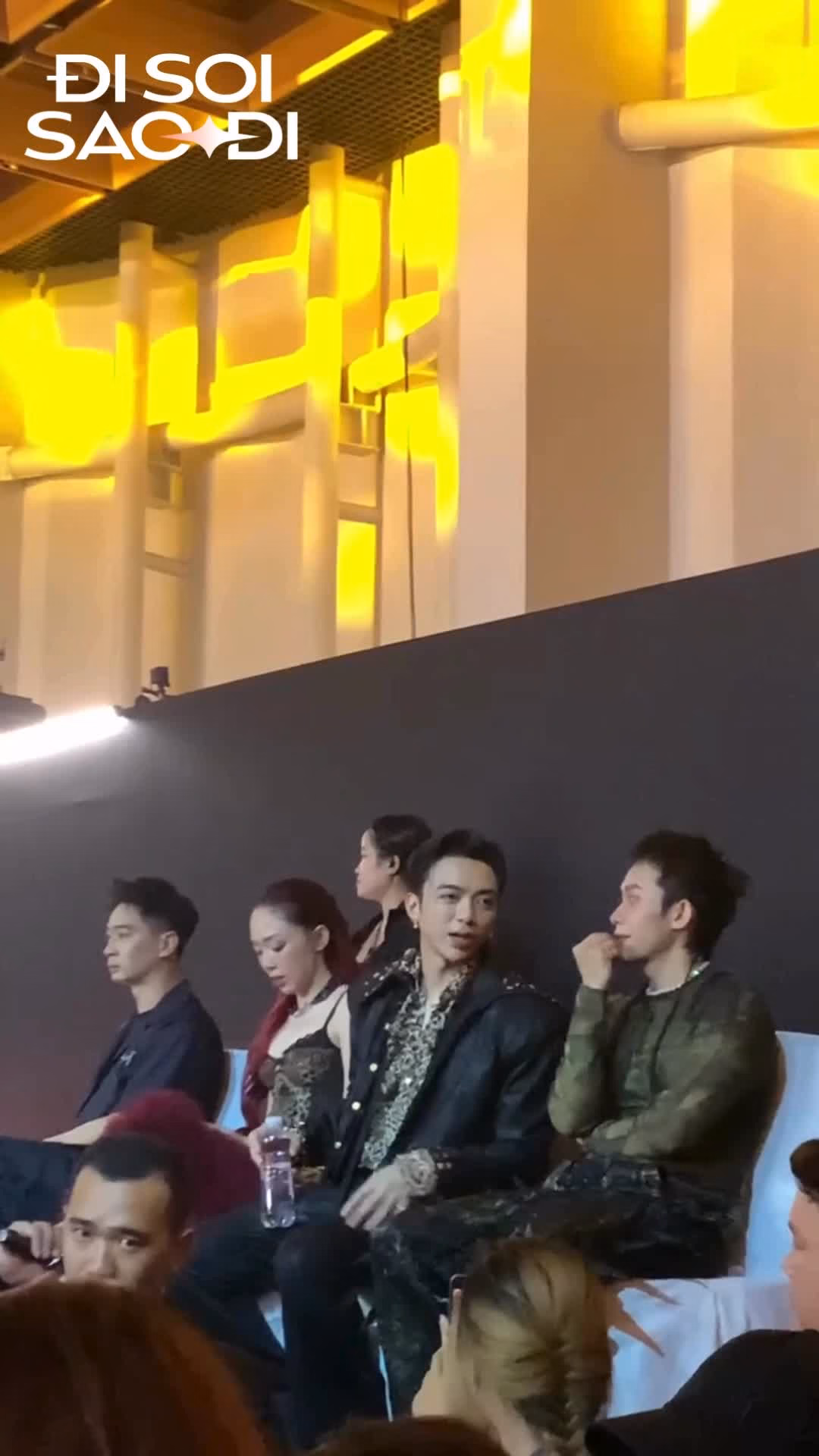 Touliver lên tiếng giữa lúc Tóc Tiên vướng tin đồn tình ái Tóc Tiên bị bắt gặp khuôn mặt thoáng buồn khi xuất hiện ở showcase Tân Binh Toàn Năng