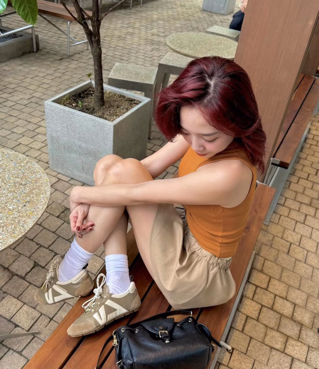 Touliver lên tiếng giữa lúc Tóc Tiên vướng tin đồn tình ái Touliver đăng ảnh nắm tay, sau đó chia sẻ khoảnh khắc bố và con khiến cư dân mạng bàn tán