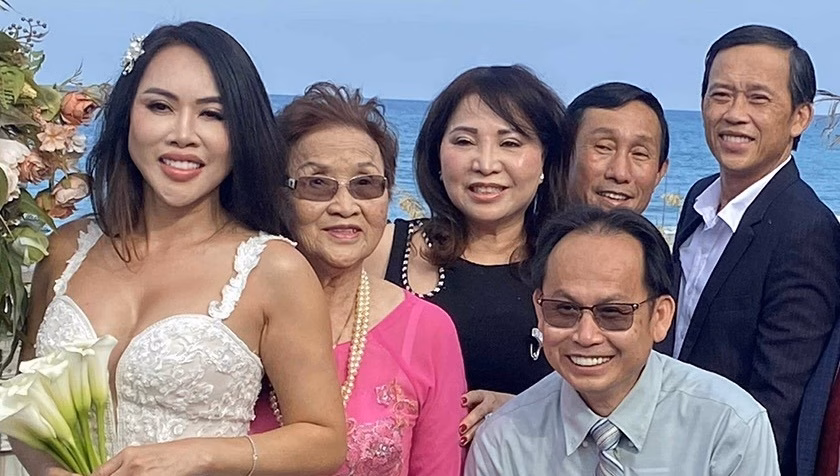 Hoai Linh du cuoi em gai ca si o My hinh anh
