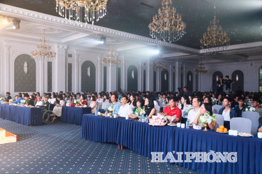 Chương trình nghệ thuật thu hút hơn 700 khán giả đến thưởng thức