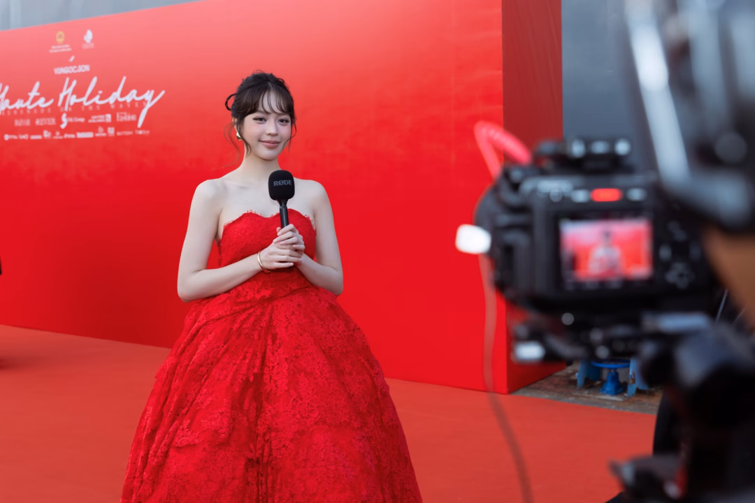 Giáng My cùng Yolina Lindquist và Chelsea Fernandez Giáng My cùng Yolina Lindquist và Chelsea Fernandez