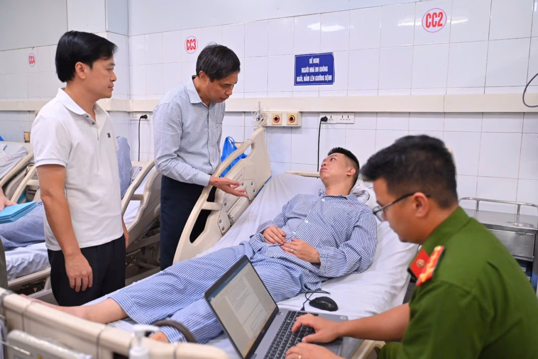 Lãnh đạo tỉnh thăm hỏi động viên nạn nhân trong vụ lật tàu.