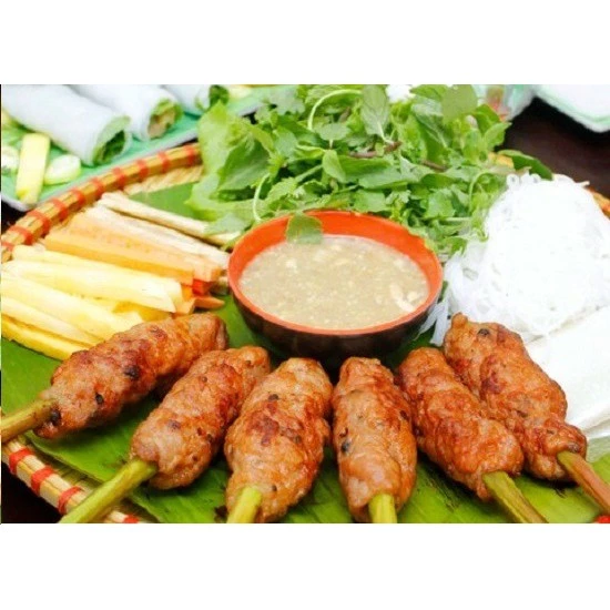 Tôi đã mua nem lụi Huế làm sẵn nhưng sao ăn không ngon như ngoài quán? Bí quyết nằm ở nước chấm