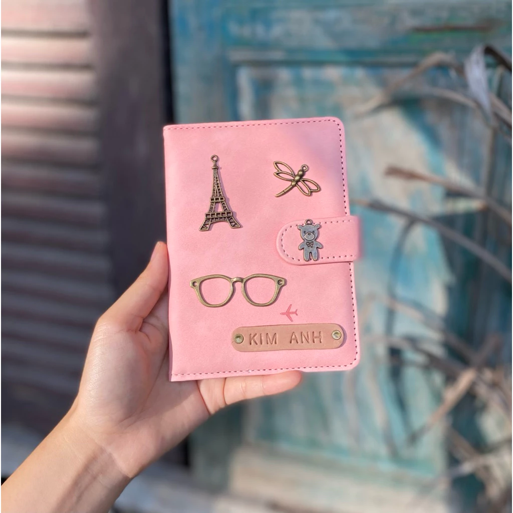 Làm thế nào để chọn ví đựng passport khắc tên phù hợp mà không lãng phí tiền?