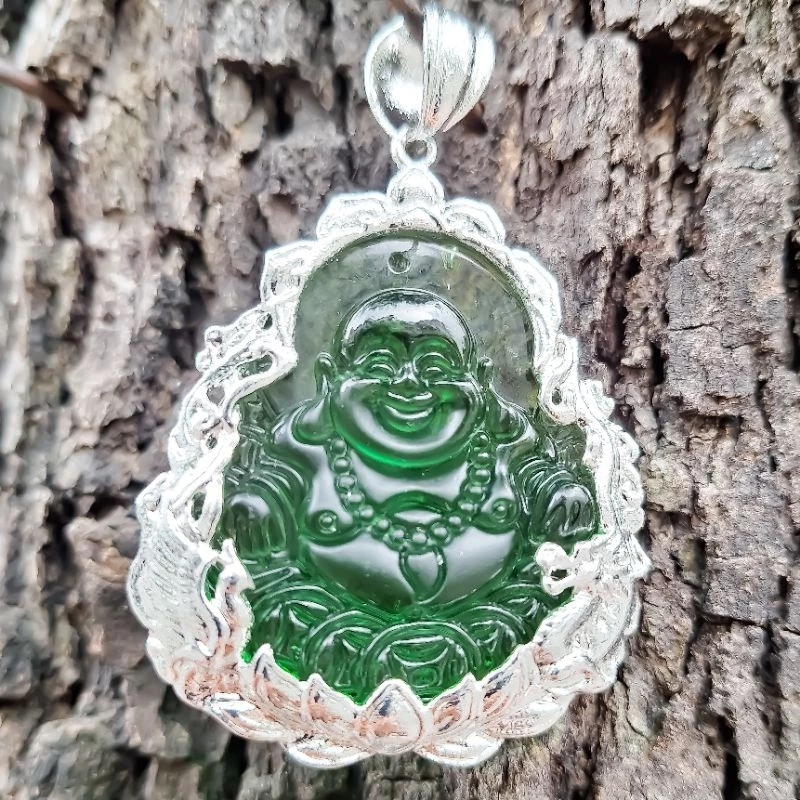 Đeo Mặt Dây Chuyền Phật Di Lạc Cười Có Thực Sự Mang Lại May Mắn Và Bình An?