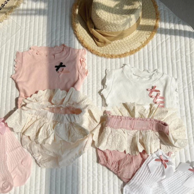 Mặc áo quần bí cho bé gái như thế nào để không bị ngứa và kích ứng?