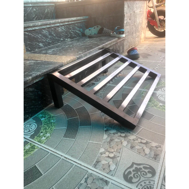 Làm thế nào để chọn cầu dắt xe máy lên xuống bậc thềm phù hợp cho nhà có 1 bậc lên thềm?