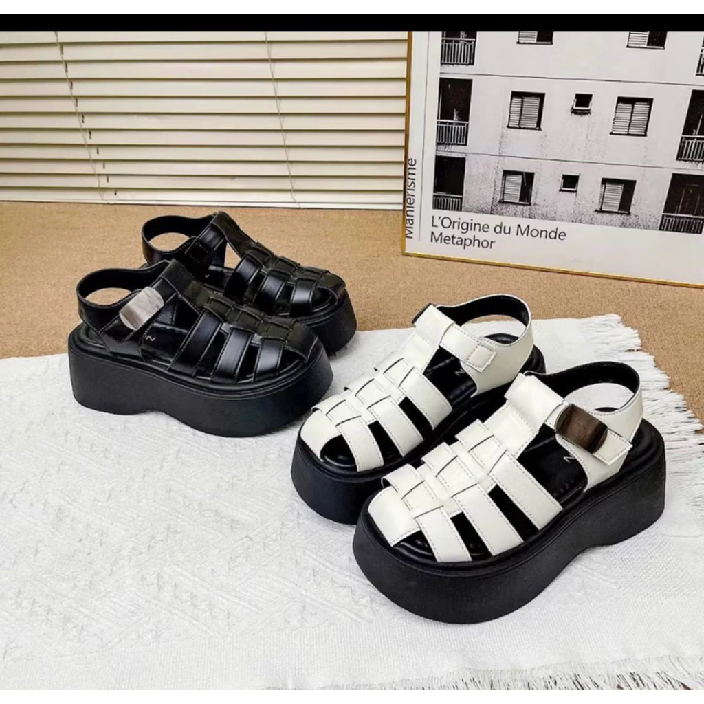 Tại sao sandal rọ quai da mềm đế cao lại là cứu cánh cho những ngày hè nóng bức?