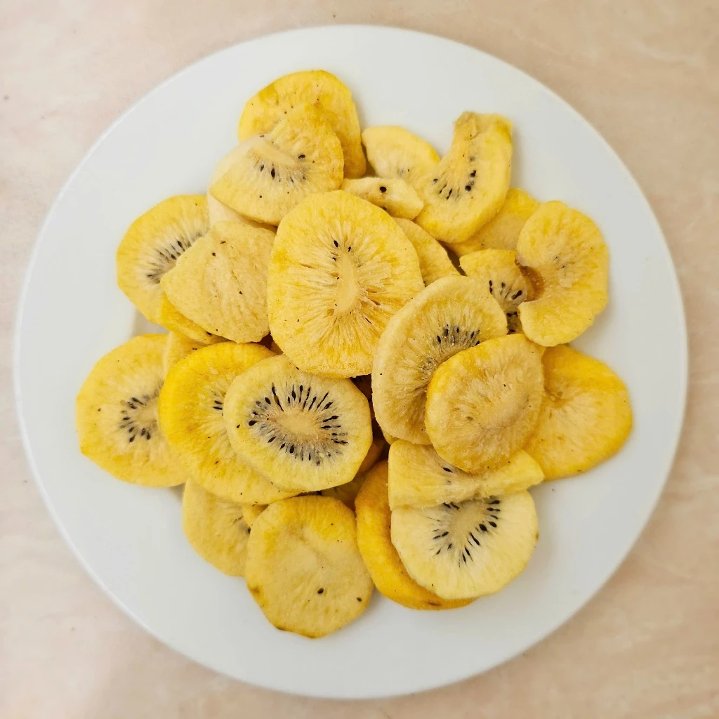 Kiwi sấy giòn thăng hoa có thực sự tốt cho sức khỏe và làm thế nào để chọn mua đúng loại không hóa chất?