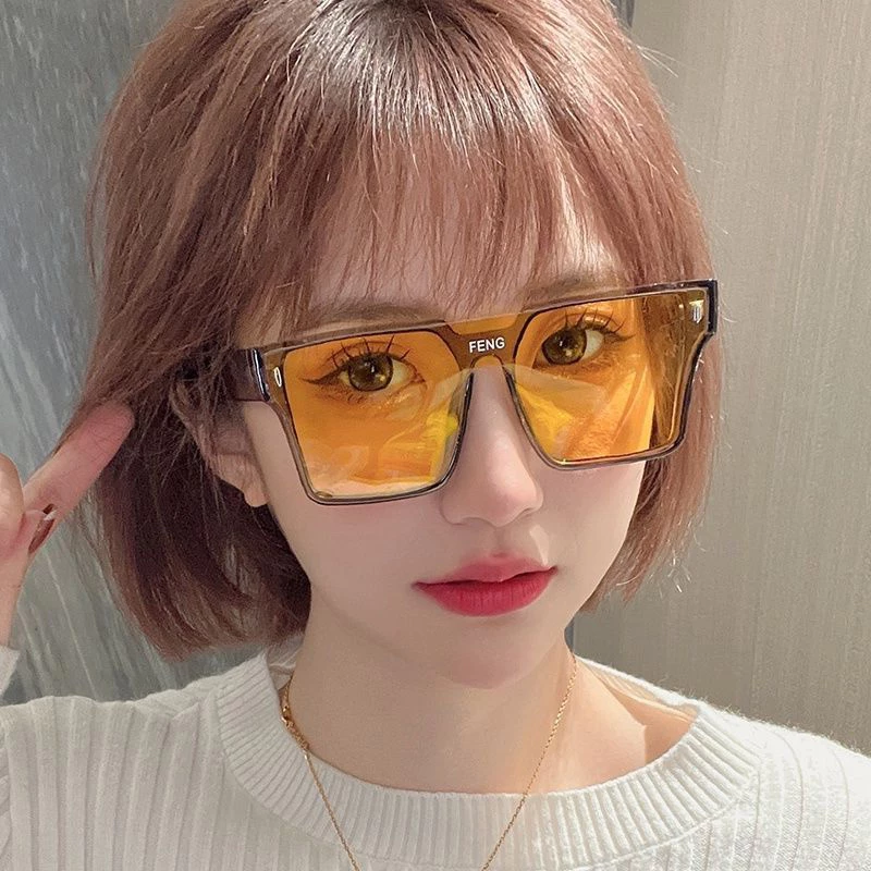 Làm thế nào để chọn kính râm phù hợp cho chuyến đi chơi cuối tuần để không bị nắng làm khó?