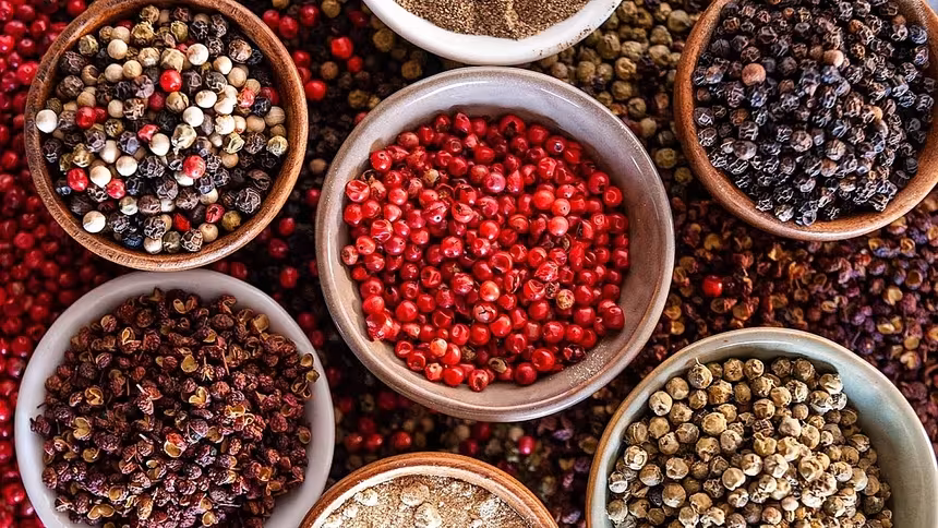 Giá tiêu hôm nay 8/1/2026: Thị trường nội địa ổn định, nhập khẩu bứt phá