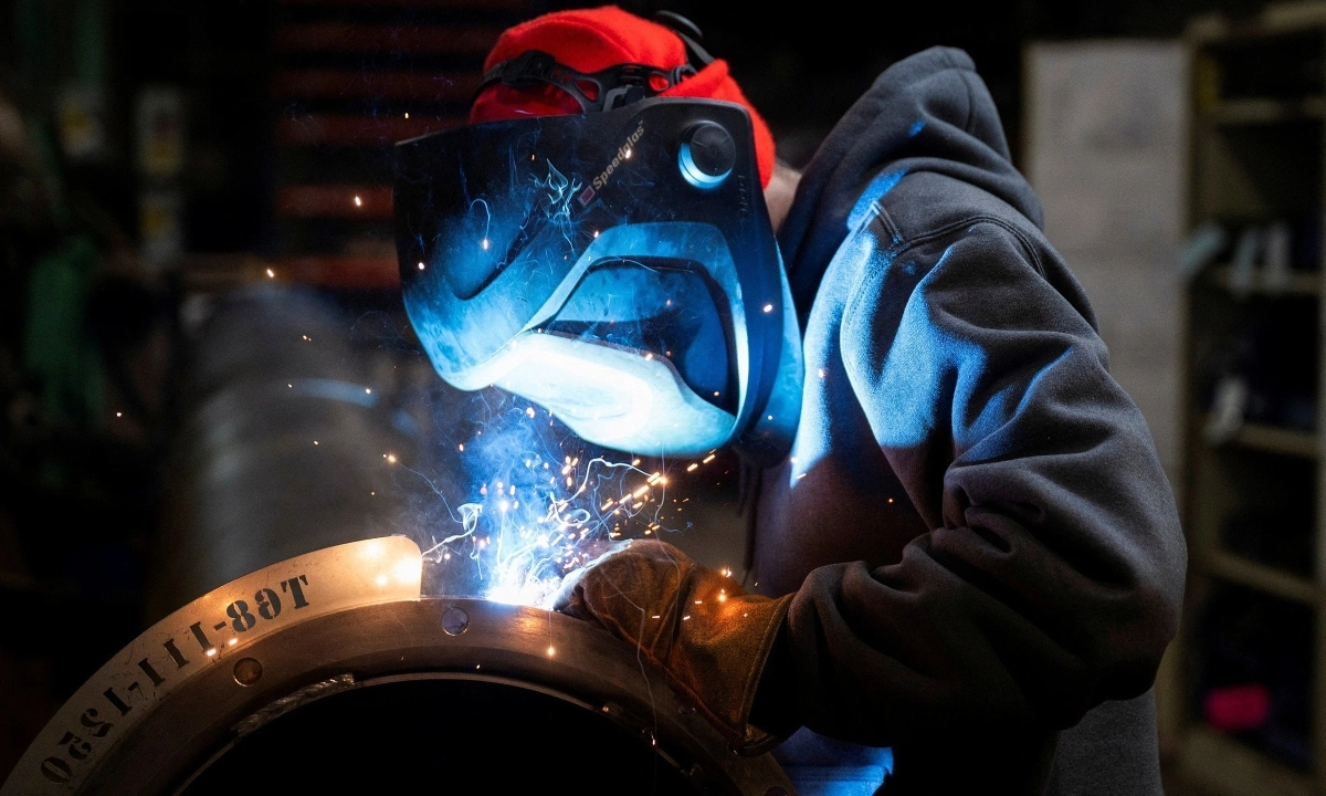 PMI Mỹ tháng 12 giảm sâu: Sản xuất giảm liên tục 10 tháng, chi phí đầu vào tăng cao