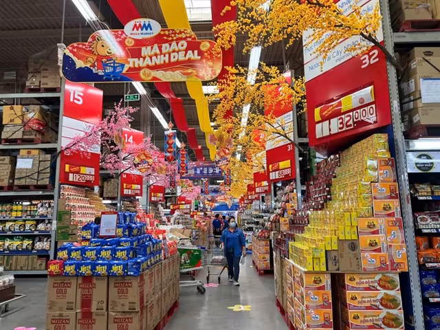 Siêu thị dự trữ hàng Tết 2026 tăng 30%, siết chặt an toàn thực phẩm