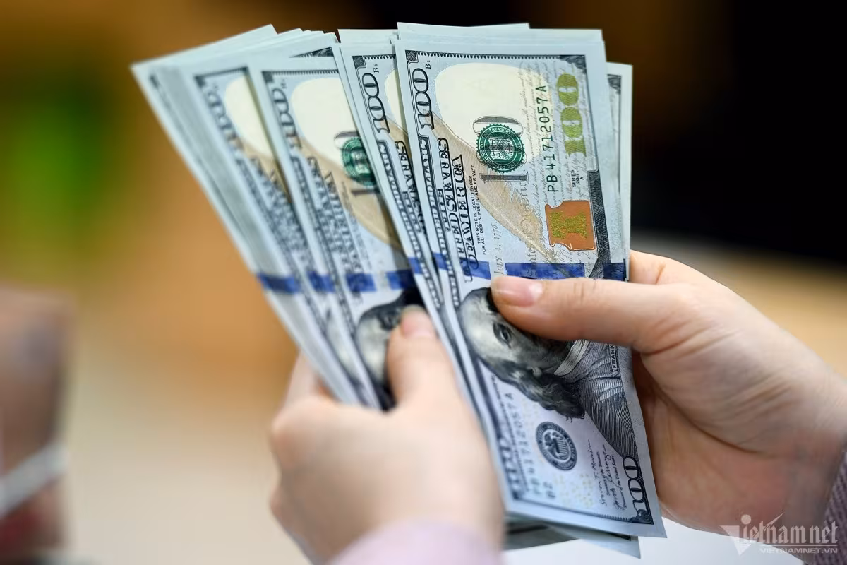 USD 12/1: Tỷ giá ổn định, ngân hàng giữ giá, thị trường tự do giảm