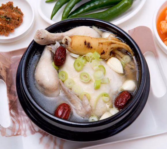 Thịt gà luộc là món ăn bổ dưỡng Thịt gà luộc là món ăn bổ dưỡng