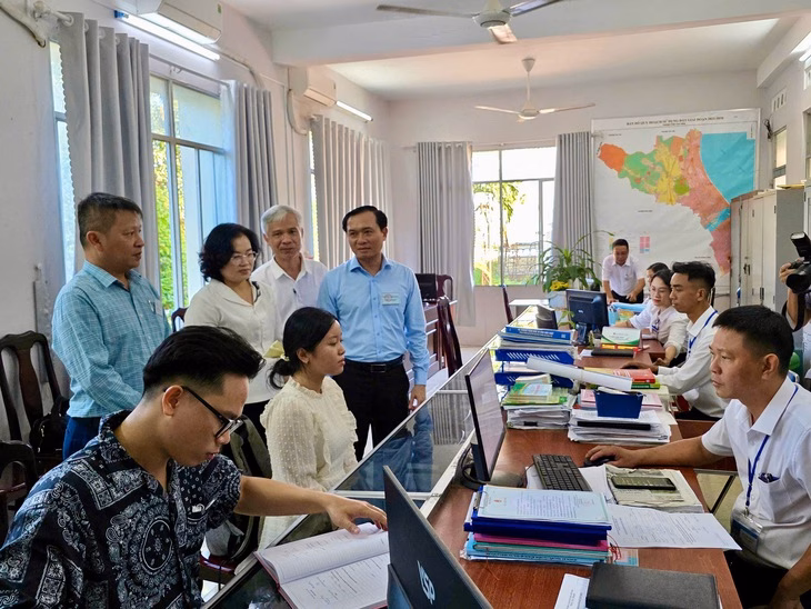 Phú Yên đẩy mạnh cải cách hành chính với việc vận hành thử nghiệm mô hình tổ chức cấp xã mớ Phú Yên triển khai vận hành thử nghiệm mô hình tổ chức cấp xã mới