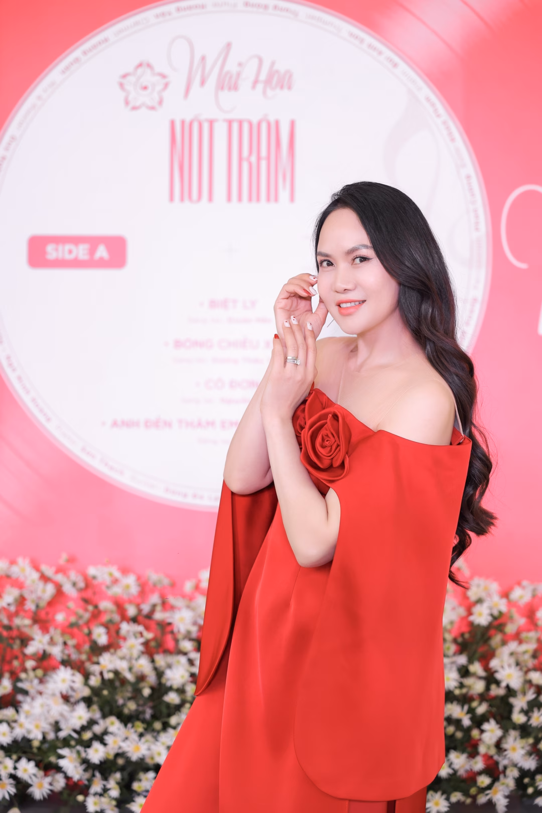 NSND Mai Hoa và ekip tại buổi giới thiệu NSND Mai Hoa và ekip tại buổi giới thiệu