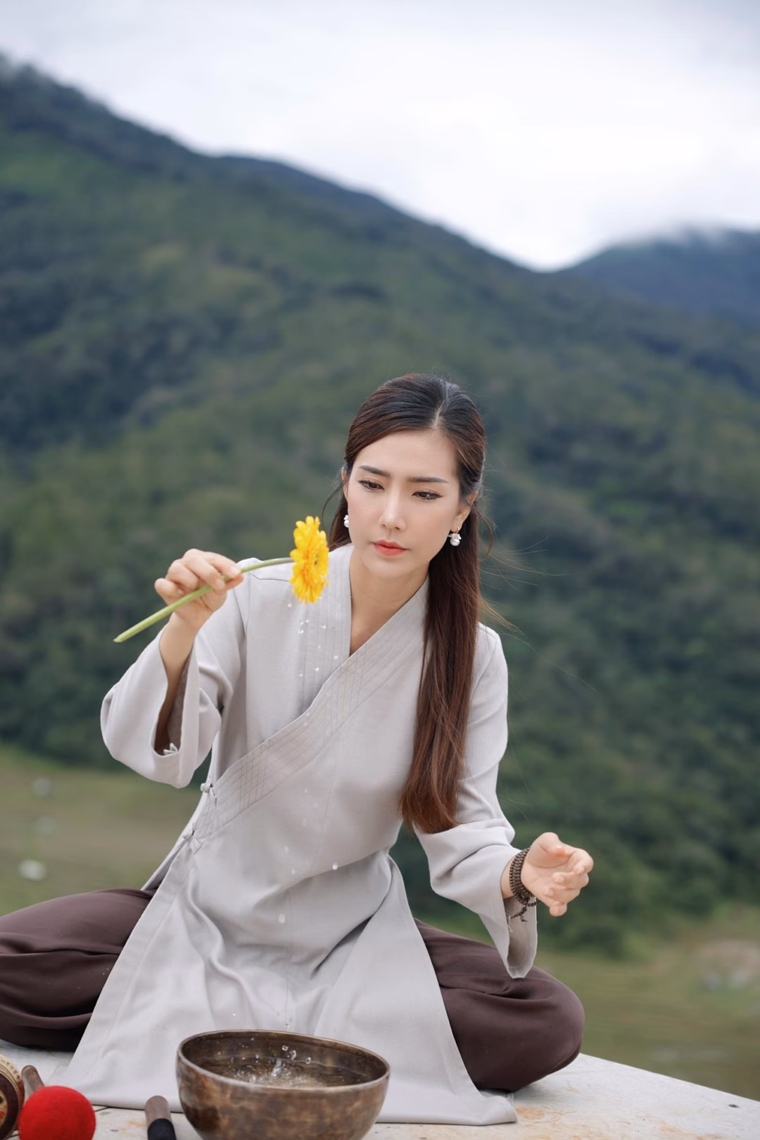 Hoàng Y Nhung Hoàng Y Nhung xúc động với sự ủng hộ của khán giả