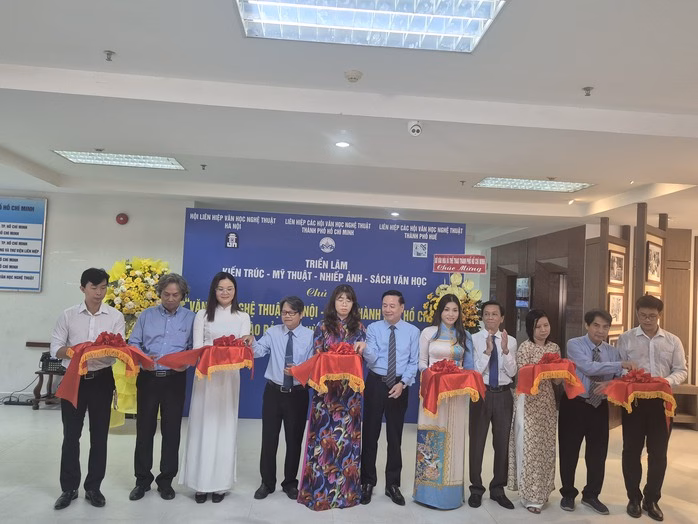 Khai mạc triển lãm Khai mạc triển lãm