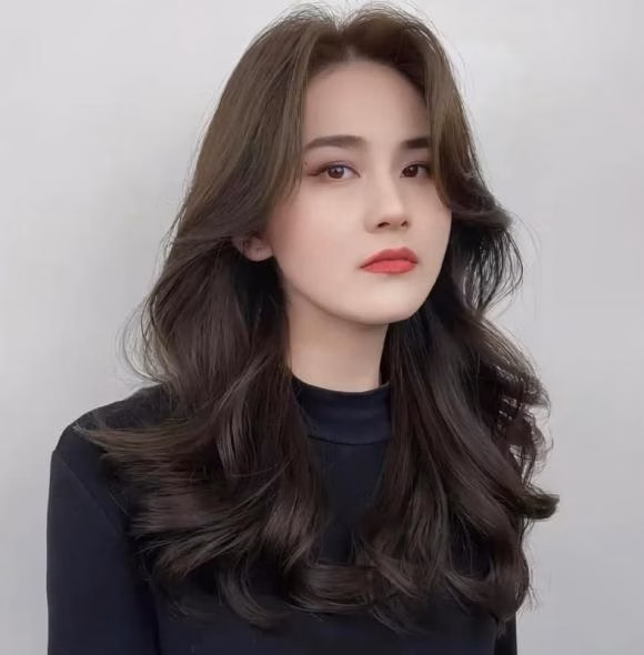 Tóc dài uốn xoăn Tóc dài uốn xoăn