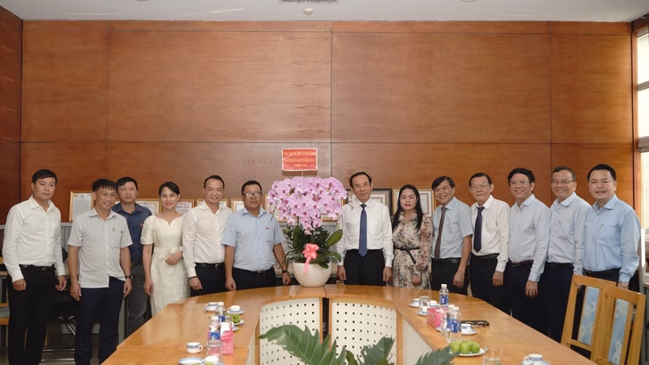 Bí thư Nguyễn Văn Nên thăm báo Nhân Dân Bí thư Nguyễn Văn Nên thăm báo Nhân Dân