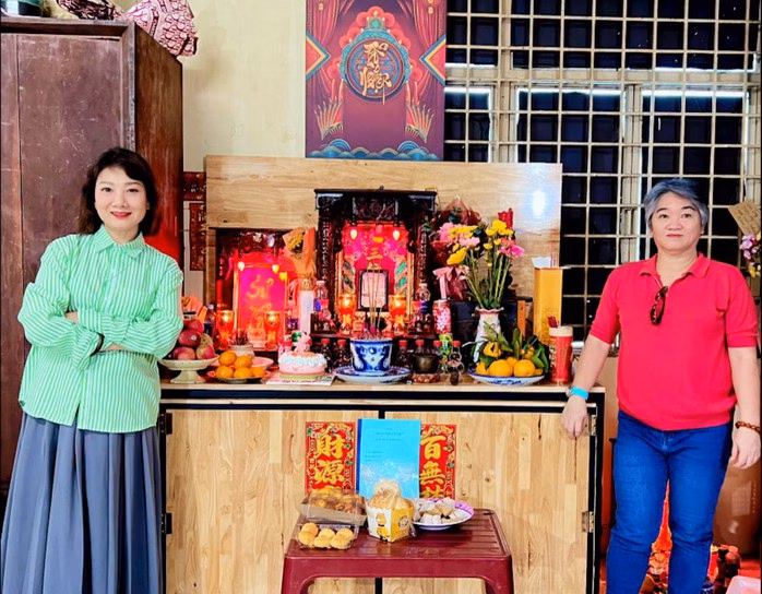 Cúng Tổ khởi công dàn dựng vở Biệt đội Gà – Vịt NSND Mỹ Uyên và tác giả Vương Huyền Cơ cúng Tổ khởi công dàn dựng vở Biệt đội Gà – Vịt