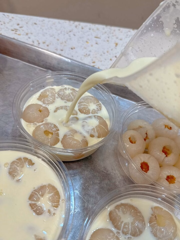 Chuẩn bị nguyên liệu cho món khúc bạch vải thiều Chuẩn bị nguyên liệu cho món khúc bạch vải thiều