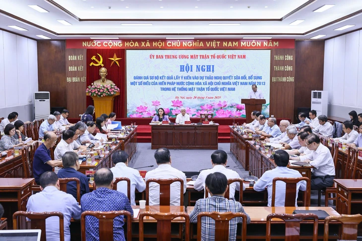 Đề xuất giữ nguyên quy định về các tổ chức chính trị – xã hội trực thuộc MTTQ Việt Nam Quang cảnh phiên họp đánh giá sơ bộ kết quả lấy ý kiến nhân dân về sửa Hiến pháp của Ủy ban Trung ương Mặt trận Tổ quốc Việt Nam