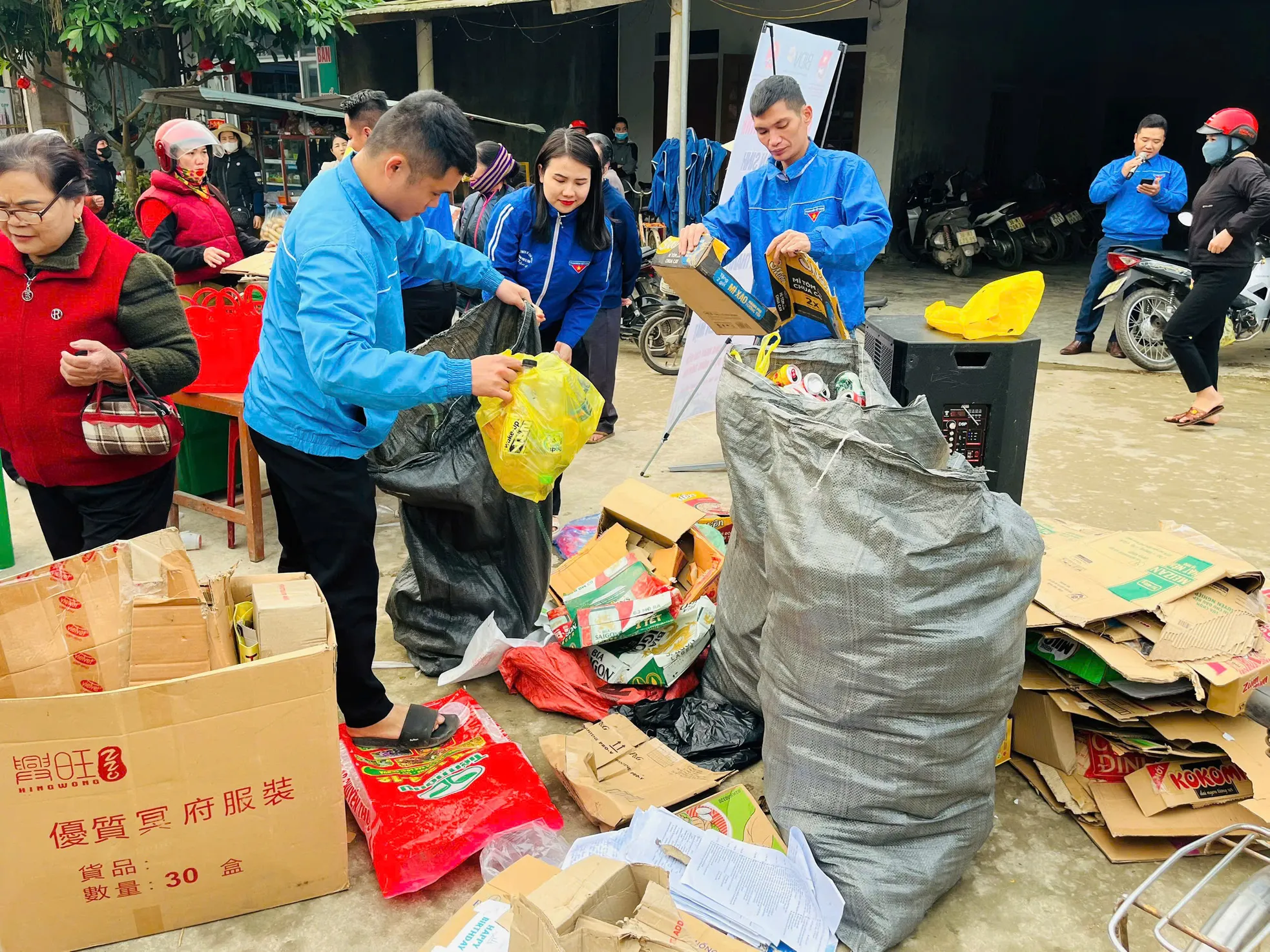 Thu gom rác thải nhựa Thu gom rác thải nhựa