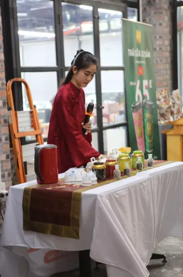 Workshop Ái Trà Người trẻ tham gia workshop Ái Trà