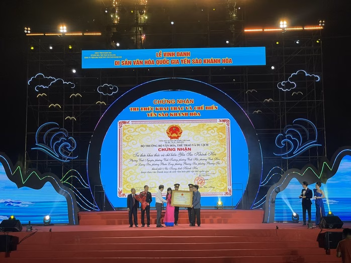Tri thức khai thác và chế biến Yến sào Khánh Hòa Tri thức khai thác và chế biến Yến sào Khánh Hòa là Di sản phi vật thể Quốc gia