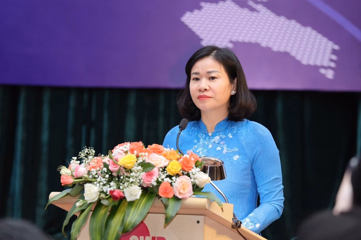 Bà Nguyễn Thị Tuyến - chủ tịch Hội Liên hiệp phụ nữ Việt Nam Bà Nguyễn Thị Tuyến phát biểu tại hội thảo