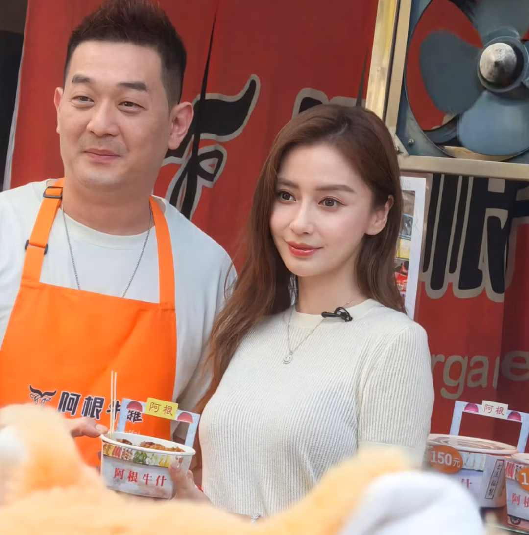 Angelababy quảng bá cho tiệm đồ ăn vặt Angelababy quảng bá cho tiệm đồ ăn vặt