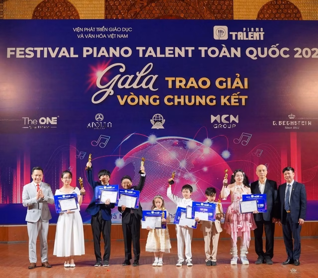 Chung kết 8 thí sinh giành chiến thắng