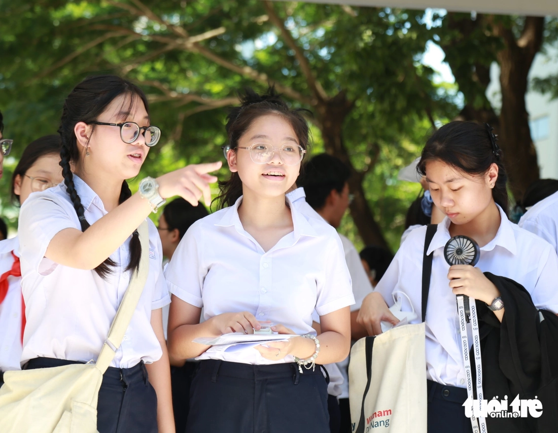 Đề thi văn vào lớp 10 Đà Nẵng: ‘Trúng tâm lý’ nhưng dễ lạc hướng Đề thi văn vào lớp 10 Đà Nẵng năm 2025