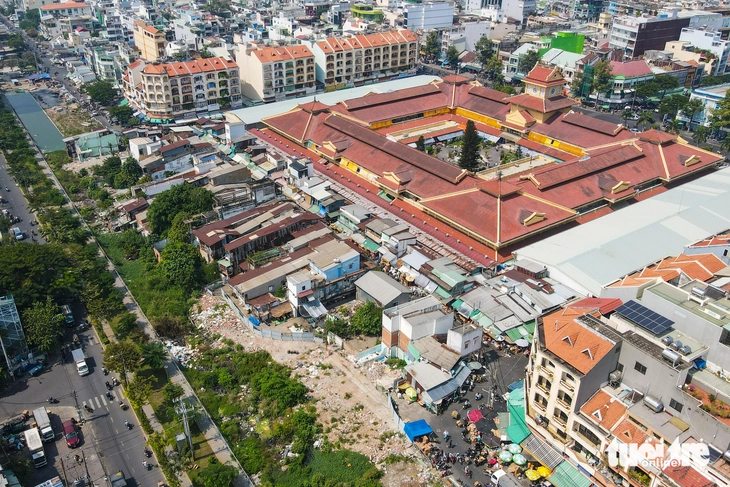 Kênh Hàng Bàng sau lưng chợ Bình Tây Khu vực kênh Hàng Bàng sau lưng chợ Bình Tây ở quận 6