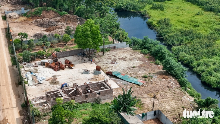 San gạt mặt bằng, xây dựng trái phép trên đất bờ bãi sông Đáy ở xã Vân Côn (huyện Hoài Đức)