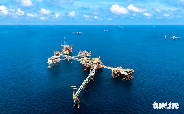 Giàn khai thác dầu khí Giàn khai thác dầu khí của Vietsovpetro ngoài khơi Vũng Tàu