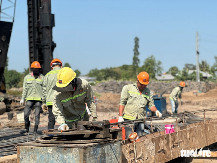 Cao tốc Cao Lãnh – An Hữu: Đẩy nhanh tiến độ để về đích đúng hẹn Cao tốc Cao Lãnh - An Hữu đang được đẩy nhanh tiến độ
